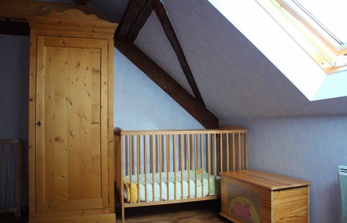 Chambre 2 avec le lit bébé